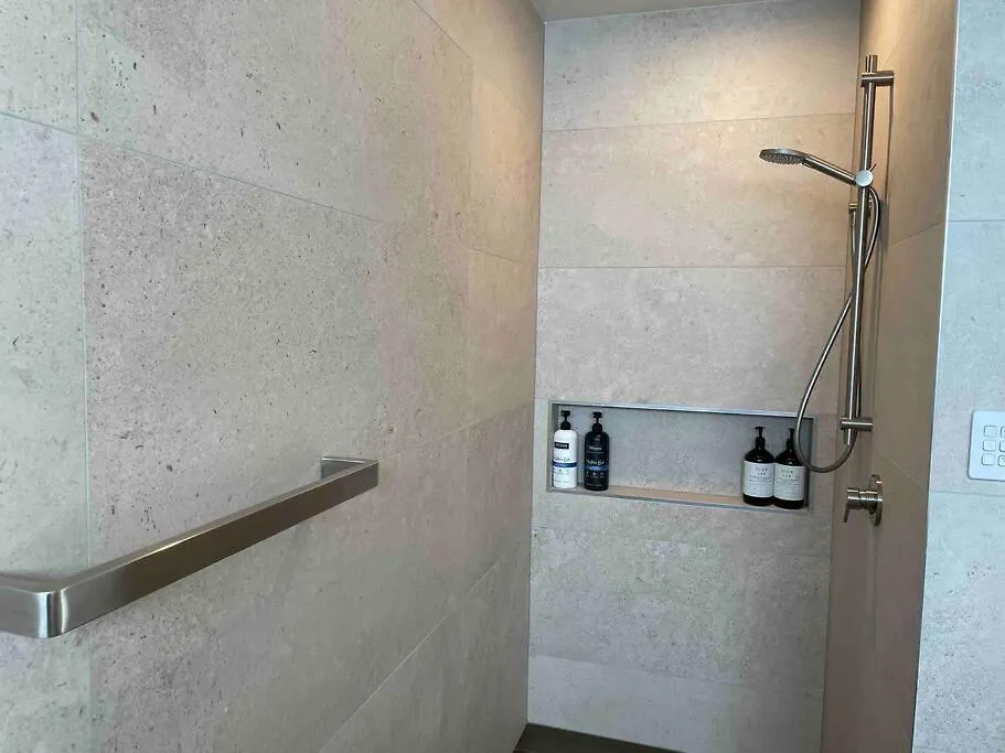 Luxury 3 Bedroom Home With Double Garage Christchurch