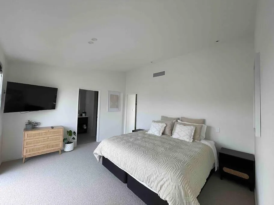 Luxury 3 Bedroom Home With Double Garage 基督城