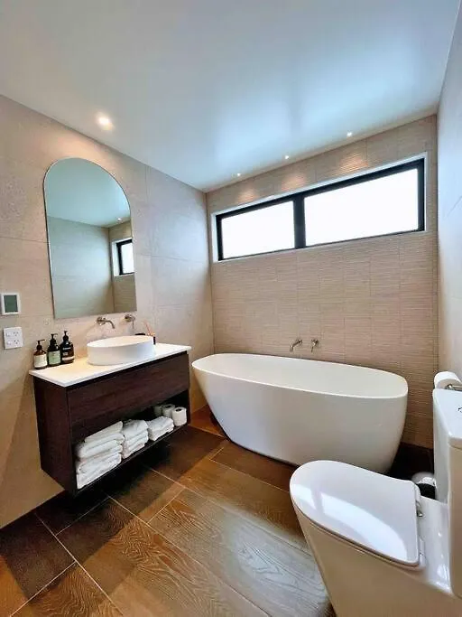 Luxury 3 Bedroom Home With Double Garage 基督城 0*,  新西兰